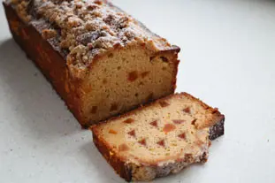 Le cake et les raisins secs