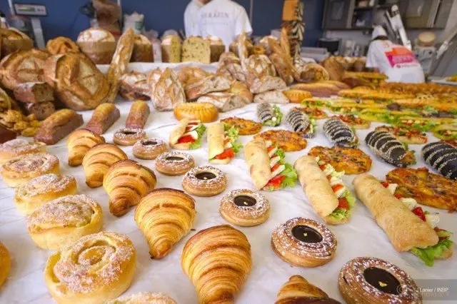 exposition de produits de boulangerie