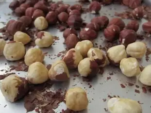 retirer la peau des noisettes