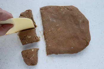 Diviser et peser une pâte en morceaux réguliers