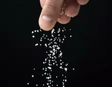 Allons-y doucement avec le sel