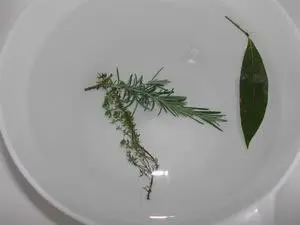 Huile d'olive aux herbes : Étape 3