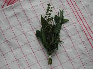 Huile d'olive aux herbes : Étape 5