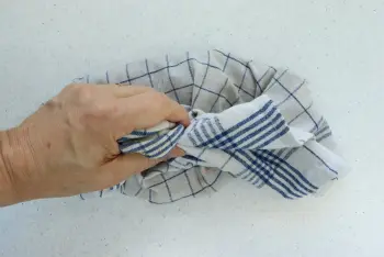 Comment éplucher (monder) des noisettes : Étape 5