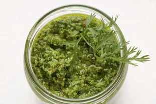 Pesto de fanes de carottes