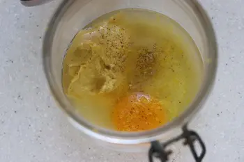 Sauce rémoulade provençale : Étape 1