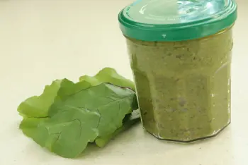 Pesto de feuilles de betteraves