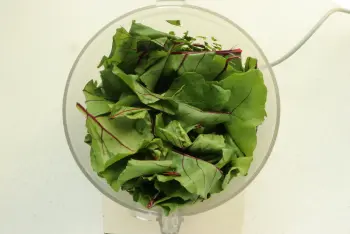 Pesto de feuilles de betteraves : Étape 4