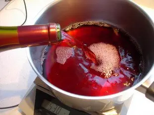 Poires au cassis et vin rouge : Étape 1