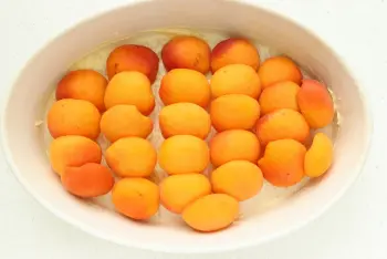 Clafoutis aux abricots et crème d'amandes : Étape 4