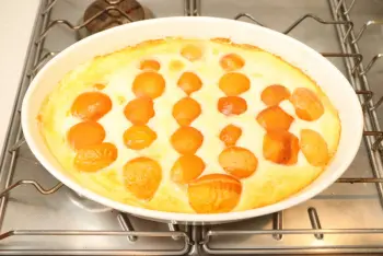 Clafoutis aux abricots et crème d'amandes : Étape 6