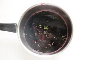 Fraises à la réduction de vin rouge thym et citron : Étape 2