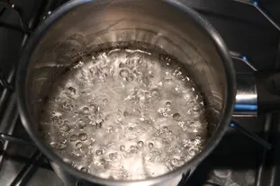 Pêches blanches en mojito : Étape 1