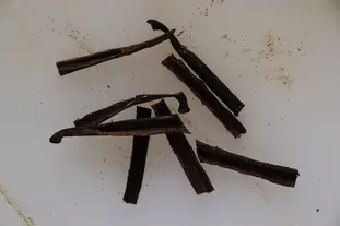 Ananas Victoria confit au miel et aux épices : Étape 3