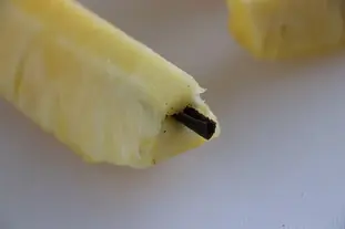 Ananas Victoria confit au miel et aux épices : Étape 4