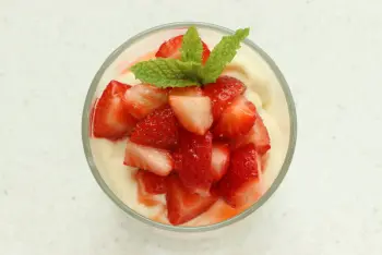 Verrine poires et fraises, crème tiramisu : Étape 11