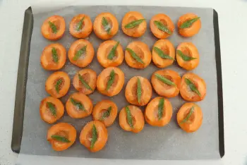 Abricots rôtis à la verveine : Étape 5