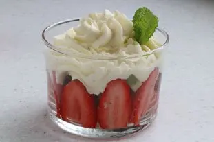 Verrines fraises-kiwis crème de mascarpone