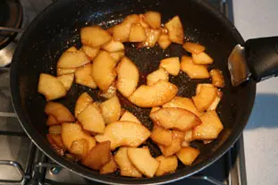 Gâteau aux noix et pommes caramélisées : Étape 5