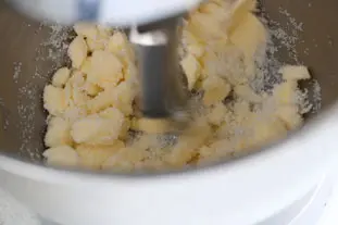 Gâteau aux noix et pommes caramélisées : Étape 6