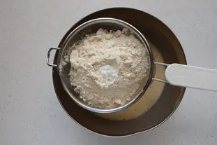 Biscuit moelleux aux pommes caramélisées : Étape 3