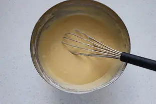 Biscuit moelleux aux pommes caramélisées : Étape 4