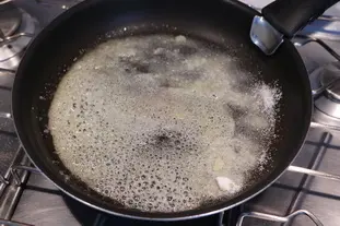 Biscuit moelleux aux pommes caramélisées : Étape 8