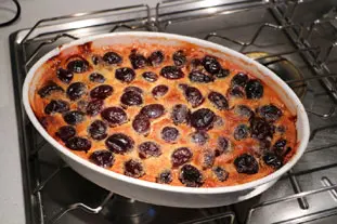 Clafoutis crémeux aux prunes et poires