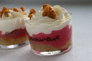 Coupe glacée pêches et cassis