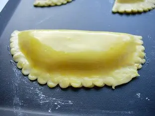 Fins chaussons aux pommes et amandes : Étape 17