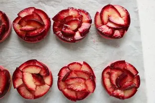 Tartelettes sablées au cassis et pêches de vigne : Étape 11