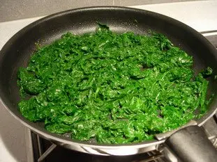 Oeufs brouillés, pain toasté et épinards frais : Étape 4