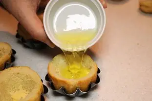 Oeufs en coque de brioche : Étape 11