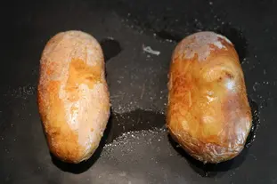 Pommes de terre au four, oeuf poché et sauce au thon : Étape 6