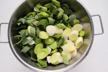 Poireaux rôtis au pesto : Étape 1