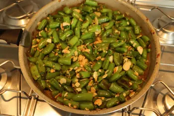 Petits pois nouveaux aux amandes : Étape 7