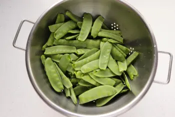 Pois mange-tout juste sautés au beurre : Étape 1