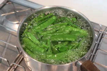 Pois mange-tout juste sautés au beurre : Étape 2