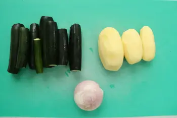 Scarpaccia courgettes et pommes de terre : Étape 1