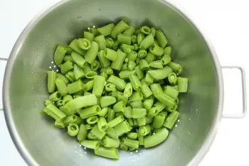 Petits pois nouveaux à l'italienne : Étape 1