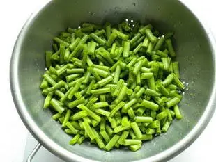 Haricots verts à la tomate : Étape 1