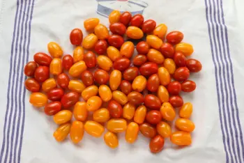 Pâtes aux tomates cerises, olives et feta : Étape 1