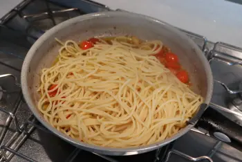 Spaghetti aux tomates et pesto : Étape 9