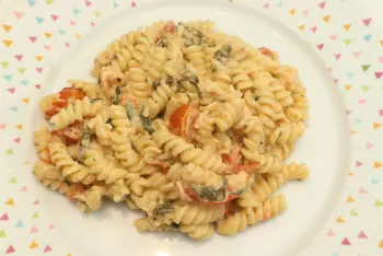 Pâtes à la feta, saumon, tomates cerises et épinards d'Erika