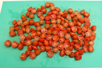 Pâtes à la feta, saumon, tomates cerises et épinards d'Erika : Étape 1