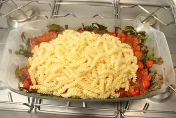 Pâtes à la feta, saumon, tomates cerises et épinards d'Erika : Étape 10