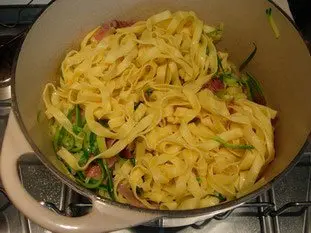 Tagliatelles et spaghetti de courgettes façon carbonara : Étape 11