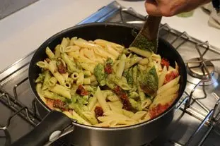 Pâtes au pesto et tomates confites : Étape 7