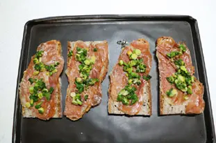 Tartines grillées à l'oignon nouveau : Étape 7
