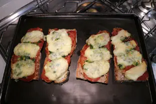 Tartines grillées à l'oignon nouveau : Étape 9